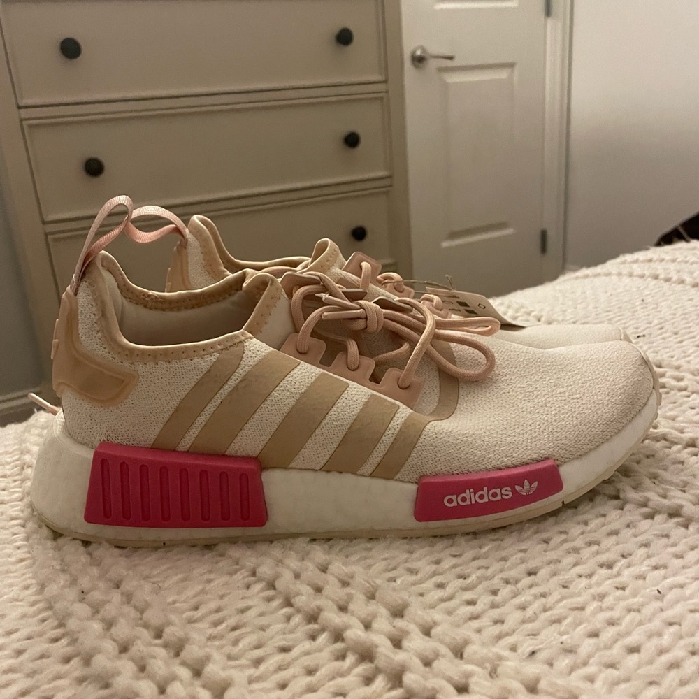 Brand new adidas sneakers, never worn. Super cute & in style! Size 8 women’s!